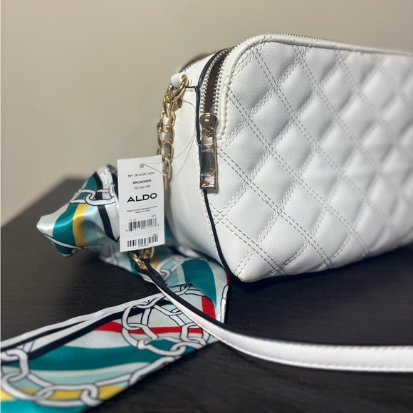 ALDO White Crossbody bag with gold accent Unused w/tag and protective wrapping - Picture 3 of 3